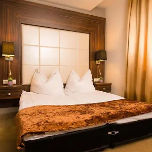 **** Hotel Duna Garden Maďarsko